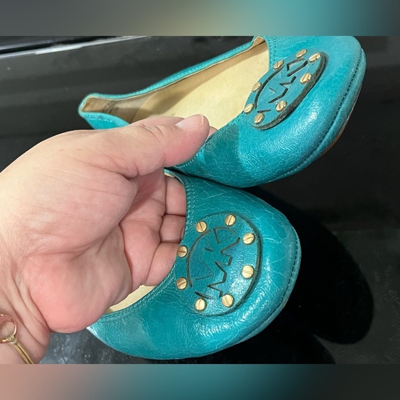 Michael Kors Aqua Blue Flats with Gold Accents- rare and vintage - Picture 3 of 7